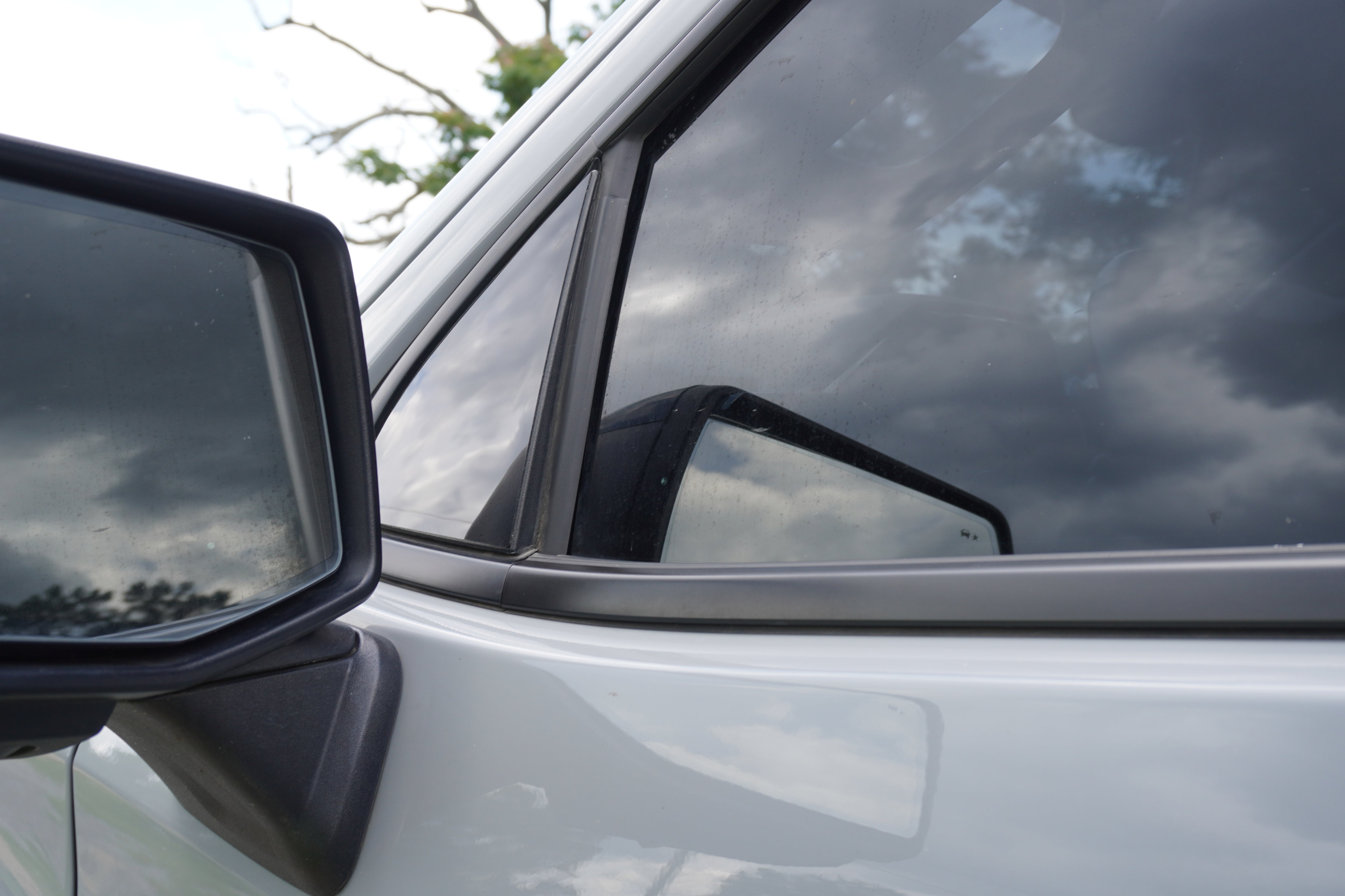 19-26 Silverado/Sierra 1500 Side Window Gloss Black Bezel Covers