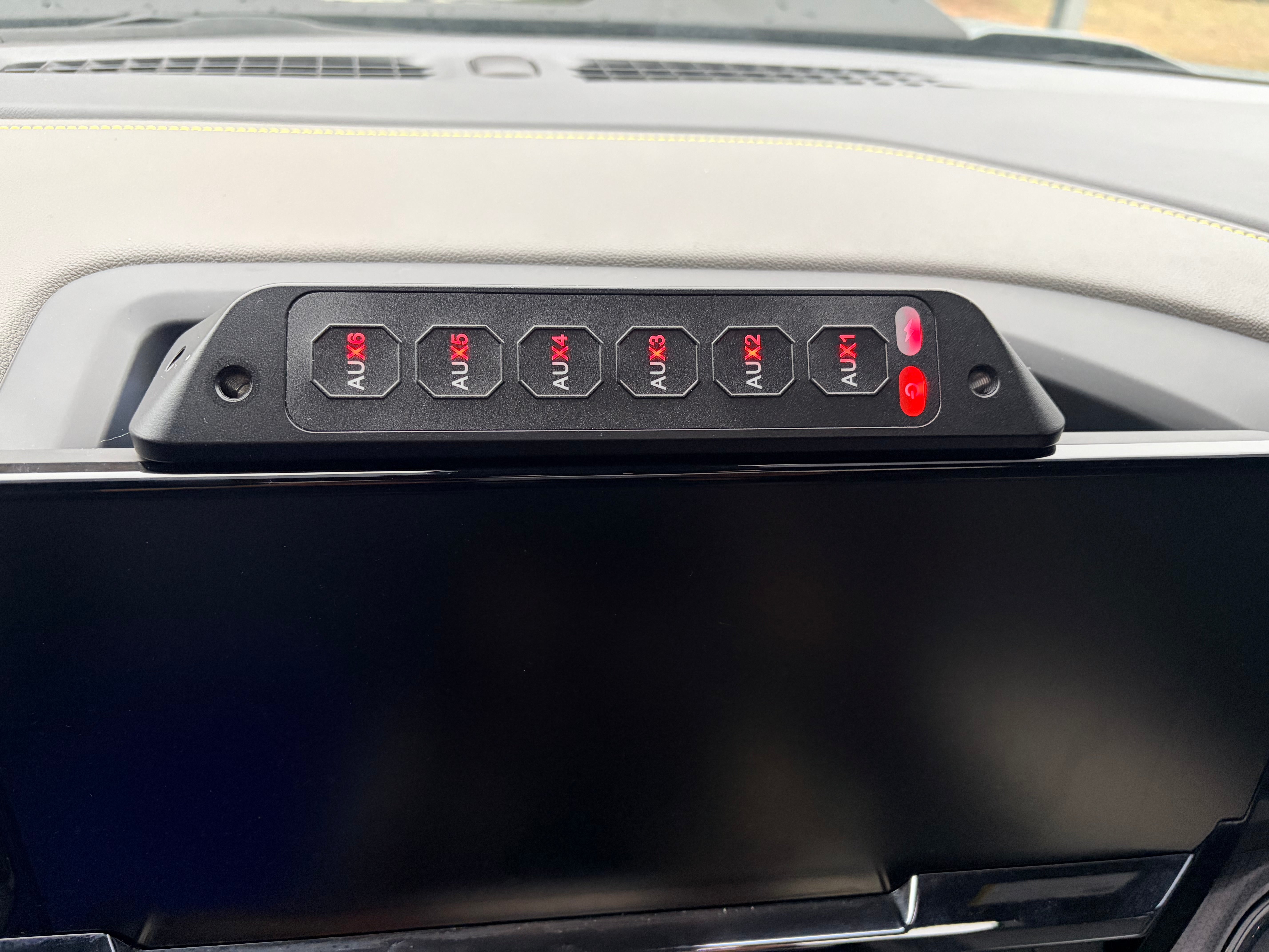 Dash Mounted Wireless Aux Switch 2022+ Silverado Sierra